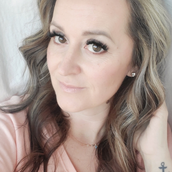 Meet your Posher, Jennifer - Picture 2 of 2